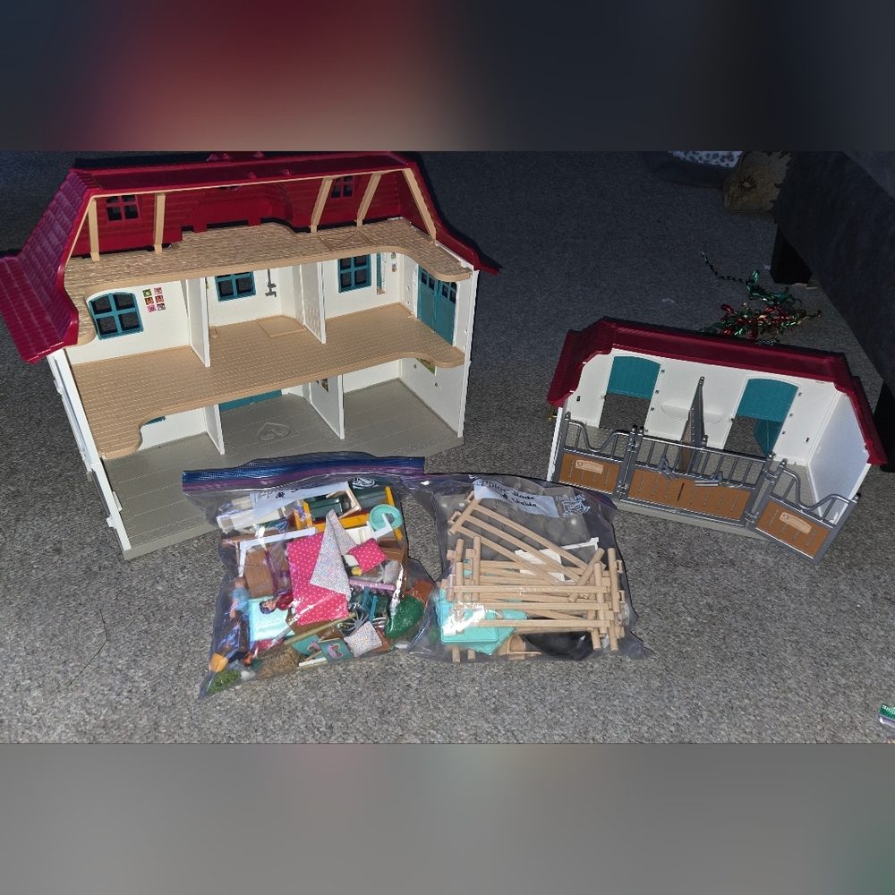 Schleich Country House, Stable And Other Small Horse Sets